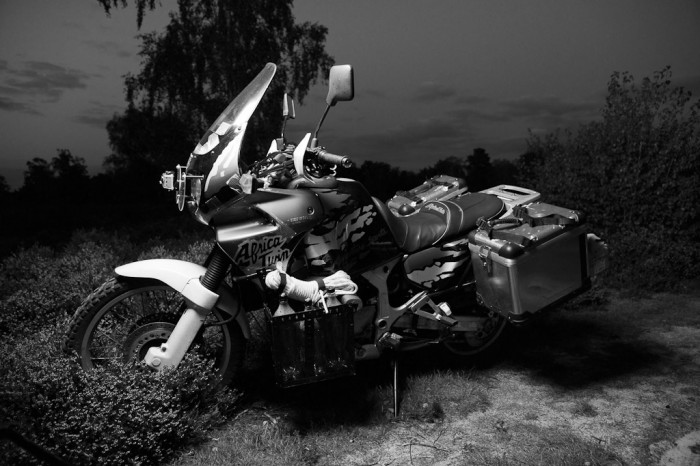 Une autre photo de l'Africa-Twin avec des flashs Porofoto AcuteB2