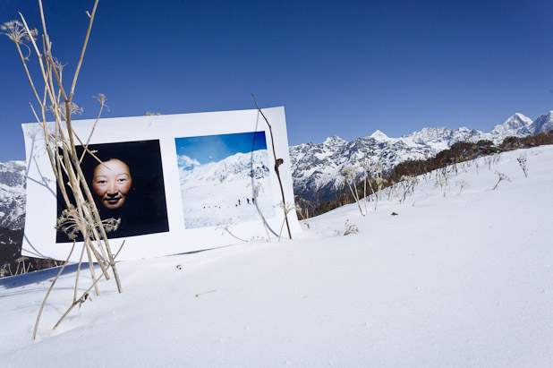 Installation pour la série photo TOURISTE